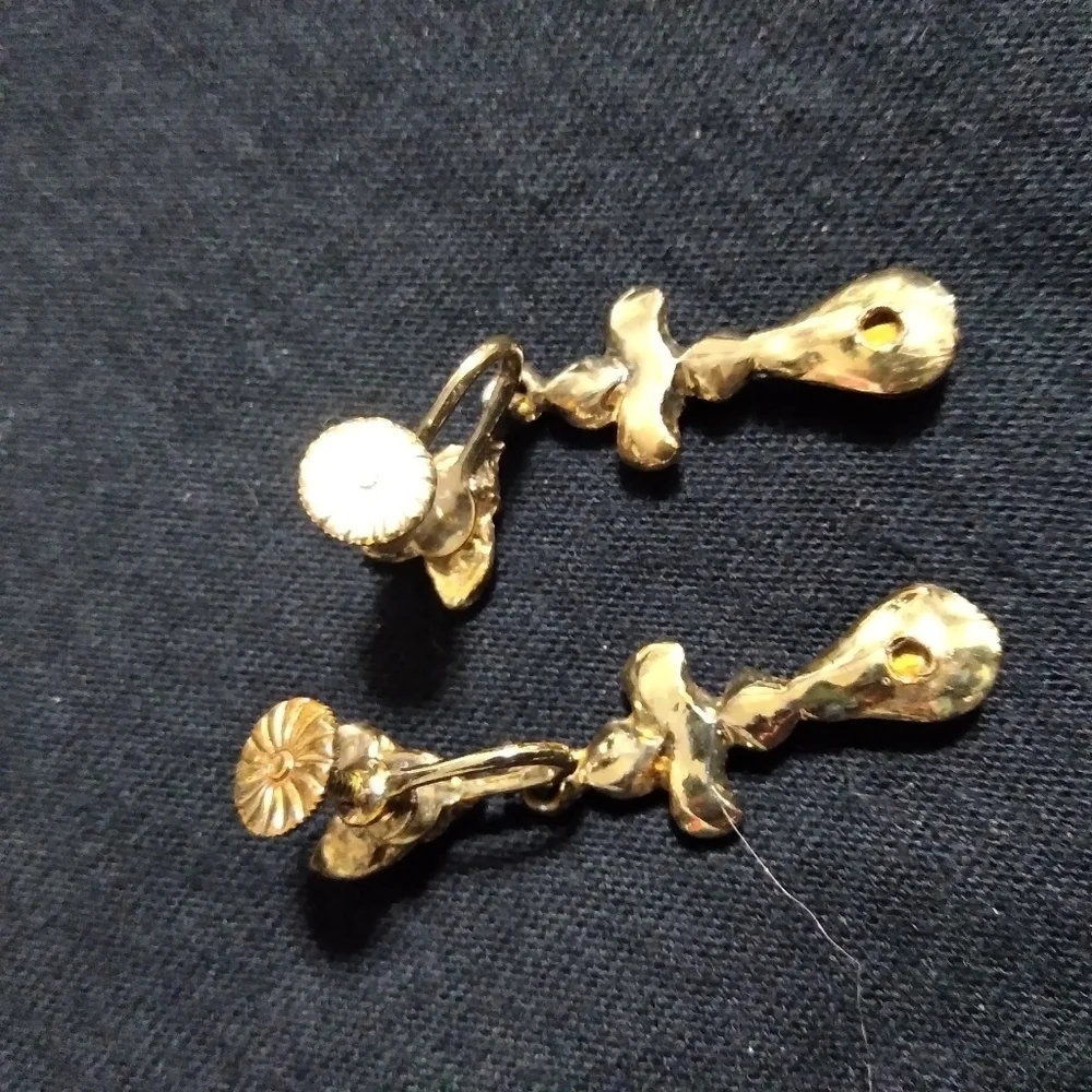 Set of 4 vintage pairs of red clip on earrings